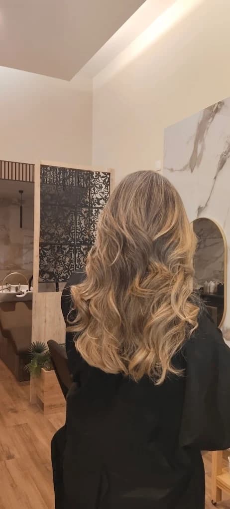 Balayage rubio con ondas